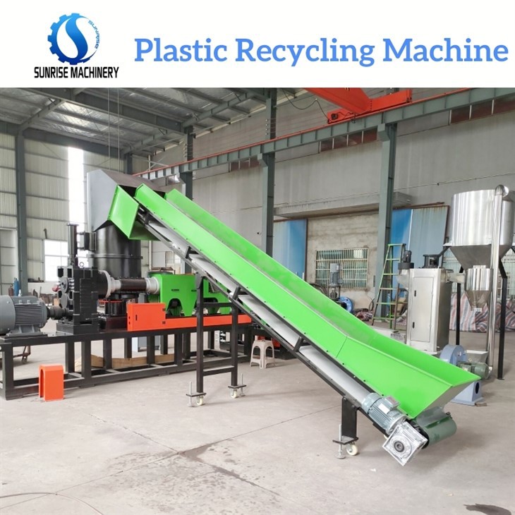 Plastic granulating machine